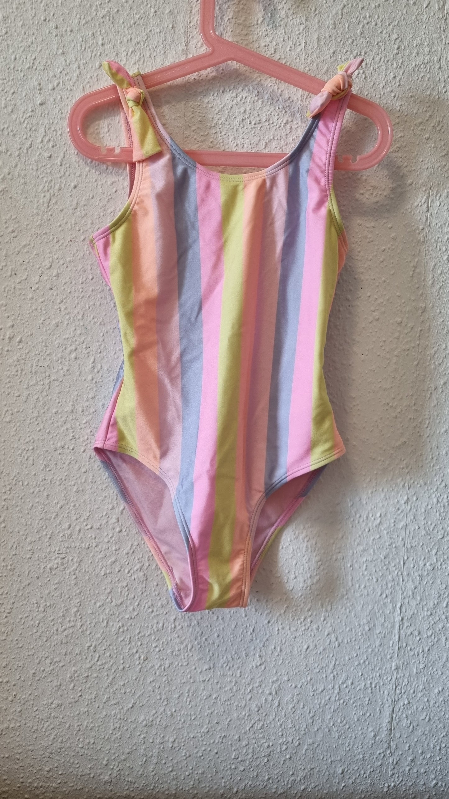 Badeanzug in Regenbogenfarben 134/140
