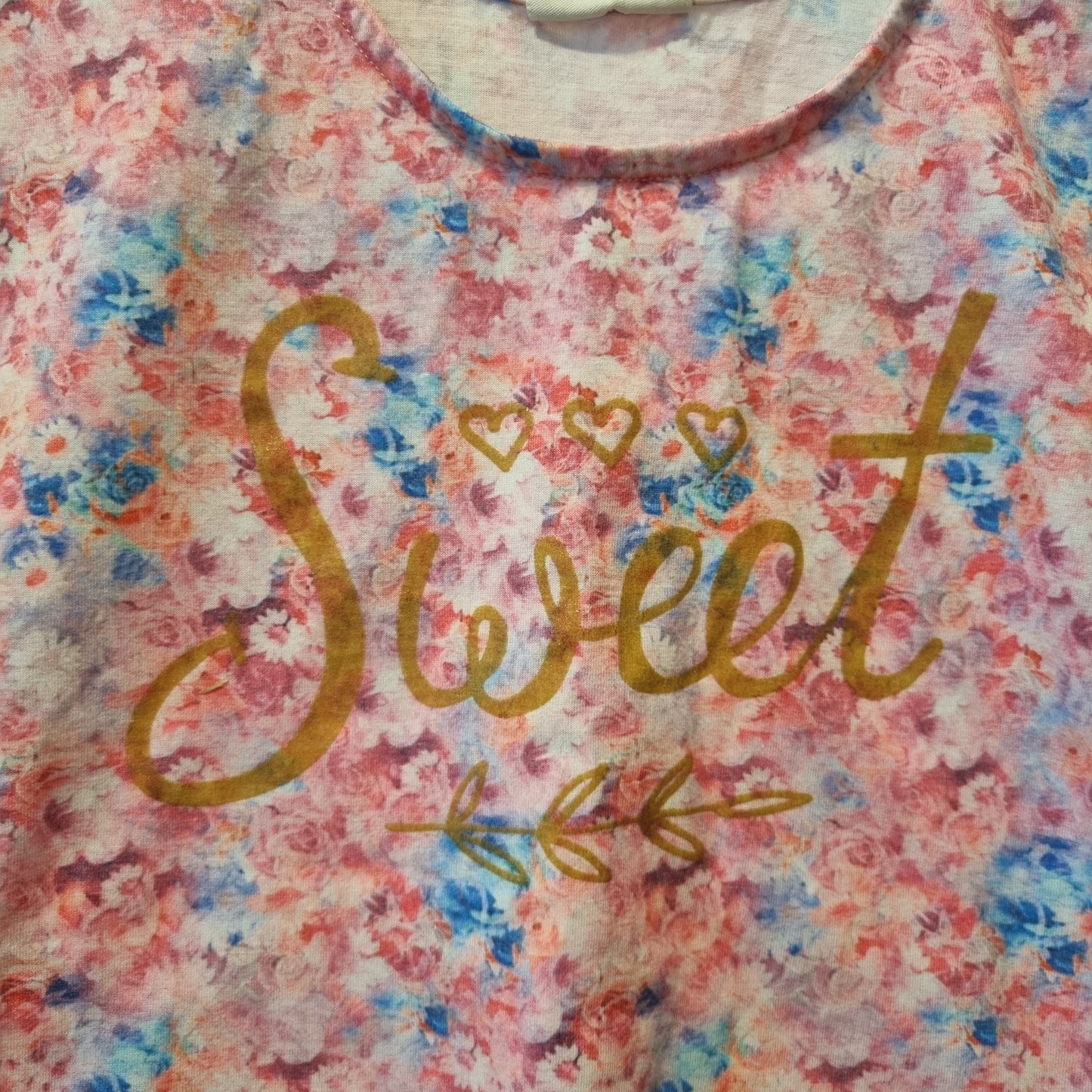 Blumenshirt mit Aufschrift