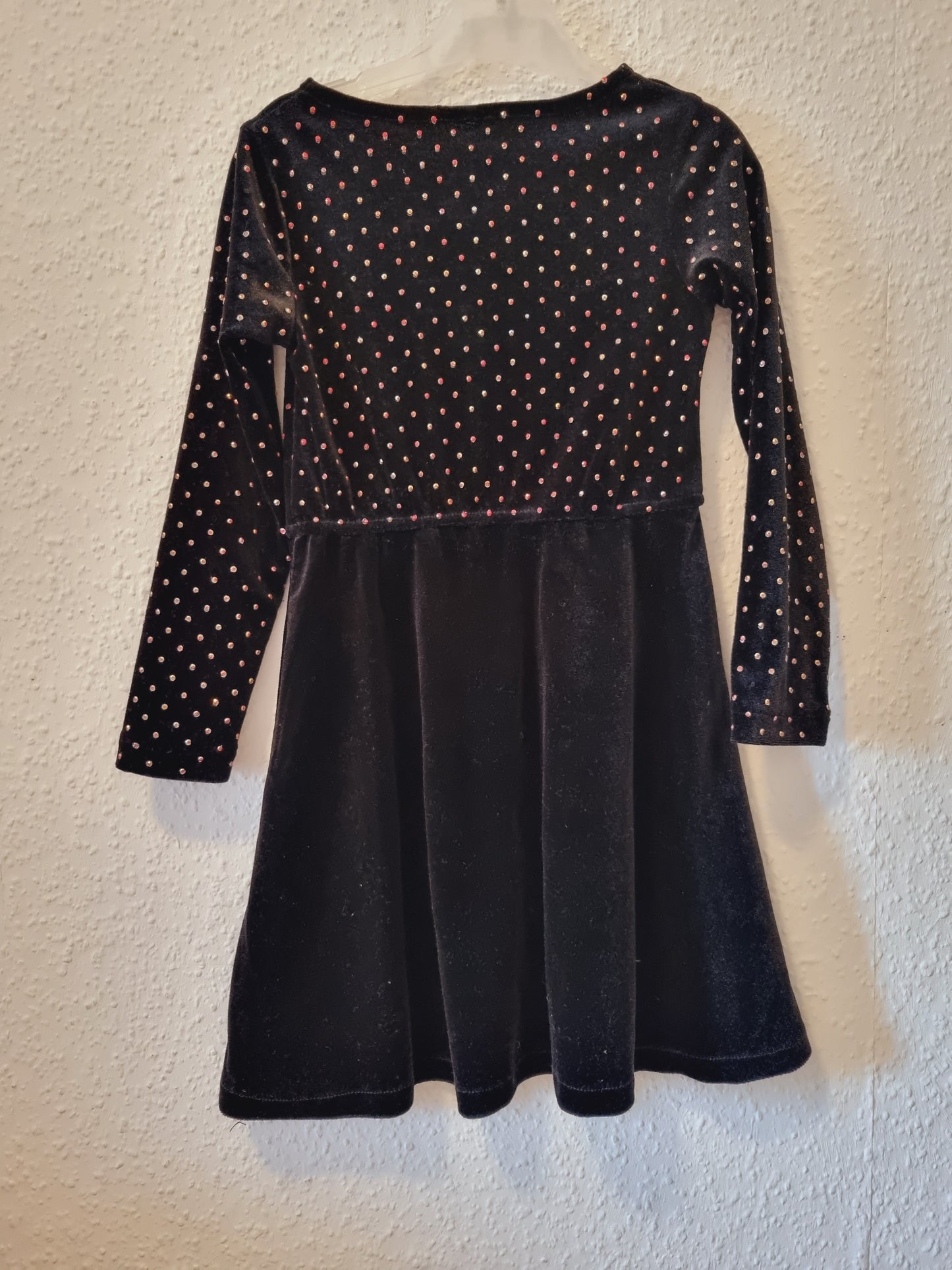 Festlisches schwarzes Samtkleid 116
