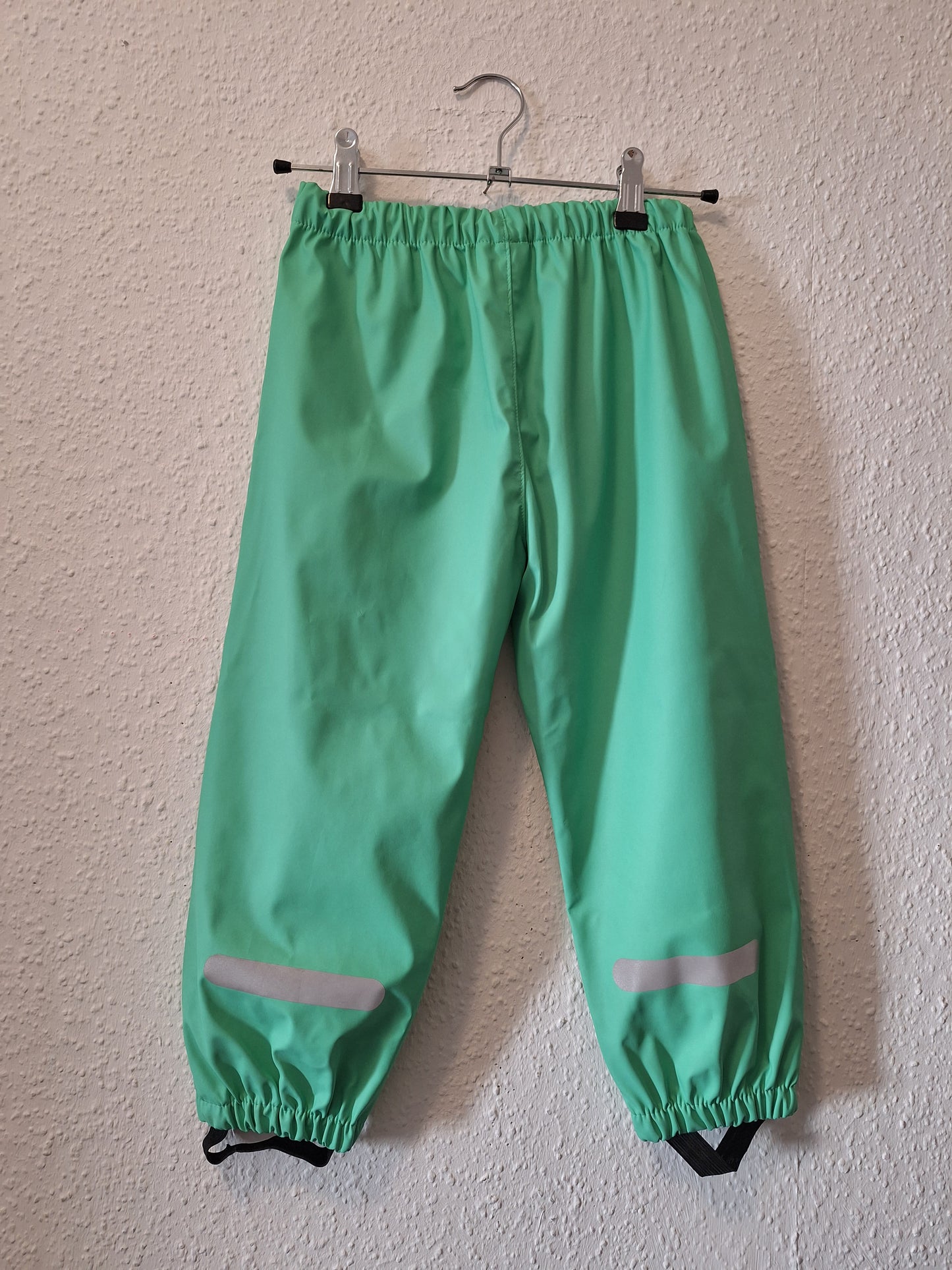 Grüne Regenhose mit Reflektoren 104/110