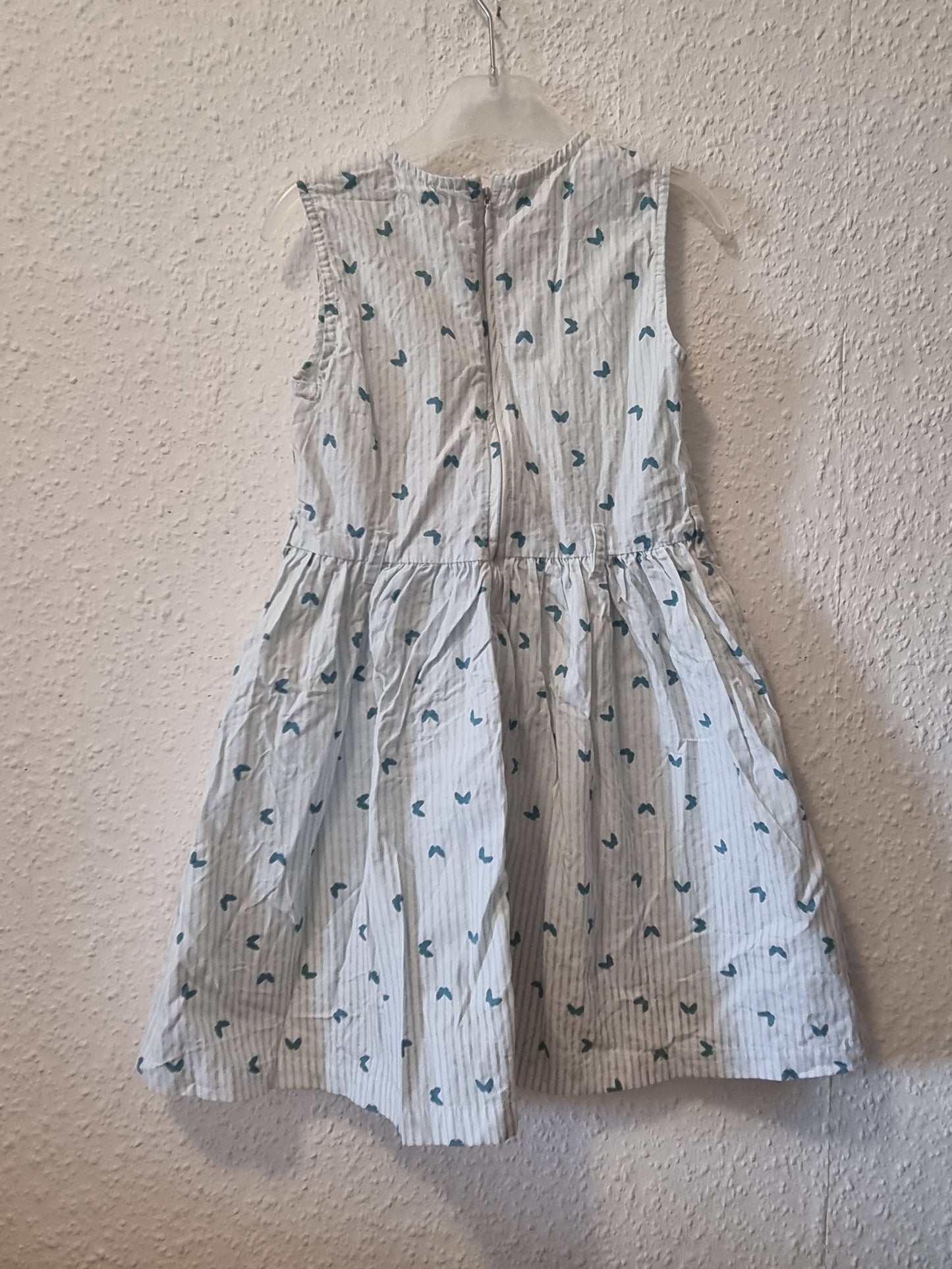 Gestreiftes Kleid mit Schmetterlingen 116
