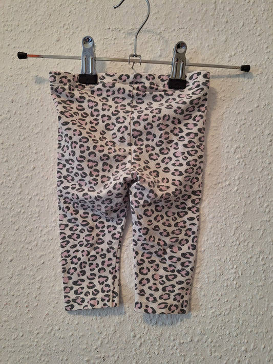 Weiße Legging mit geparden Muster von H&M in Größe 68