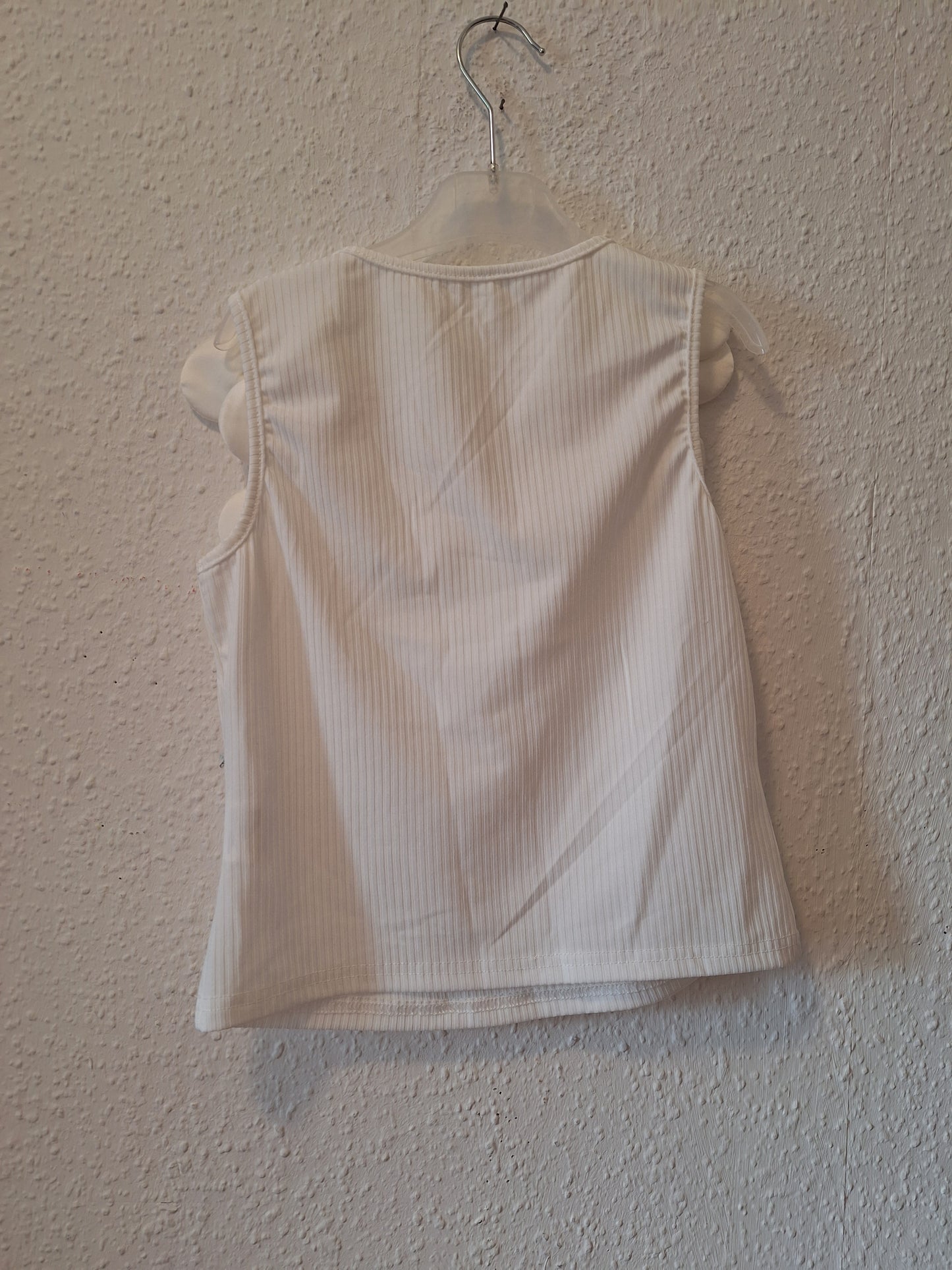 Weißes Shirt mit Blumen 146