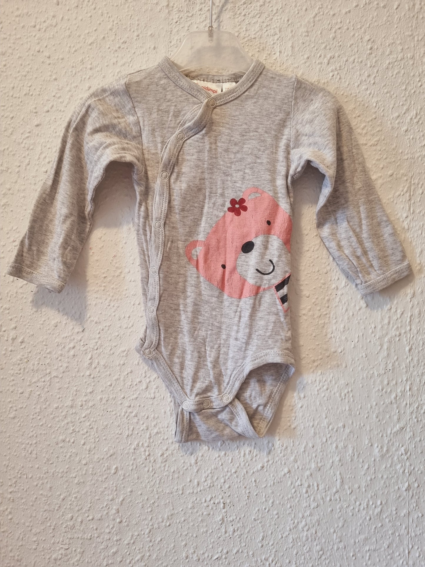 Langarmbody grau mit Bär 74/80