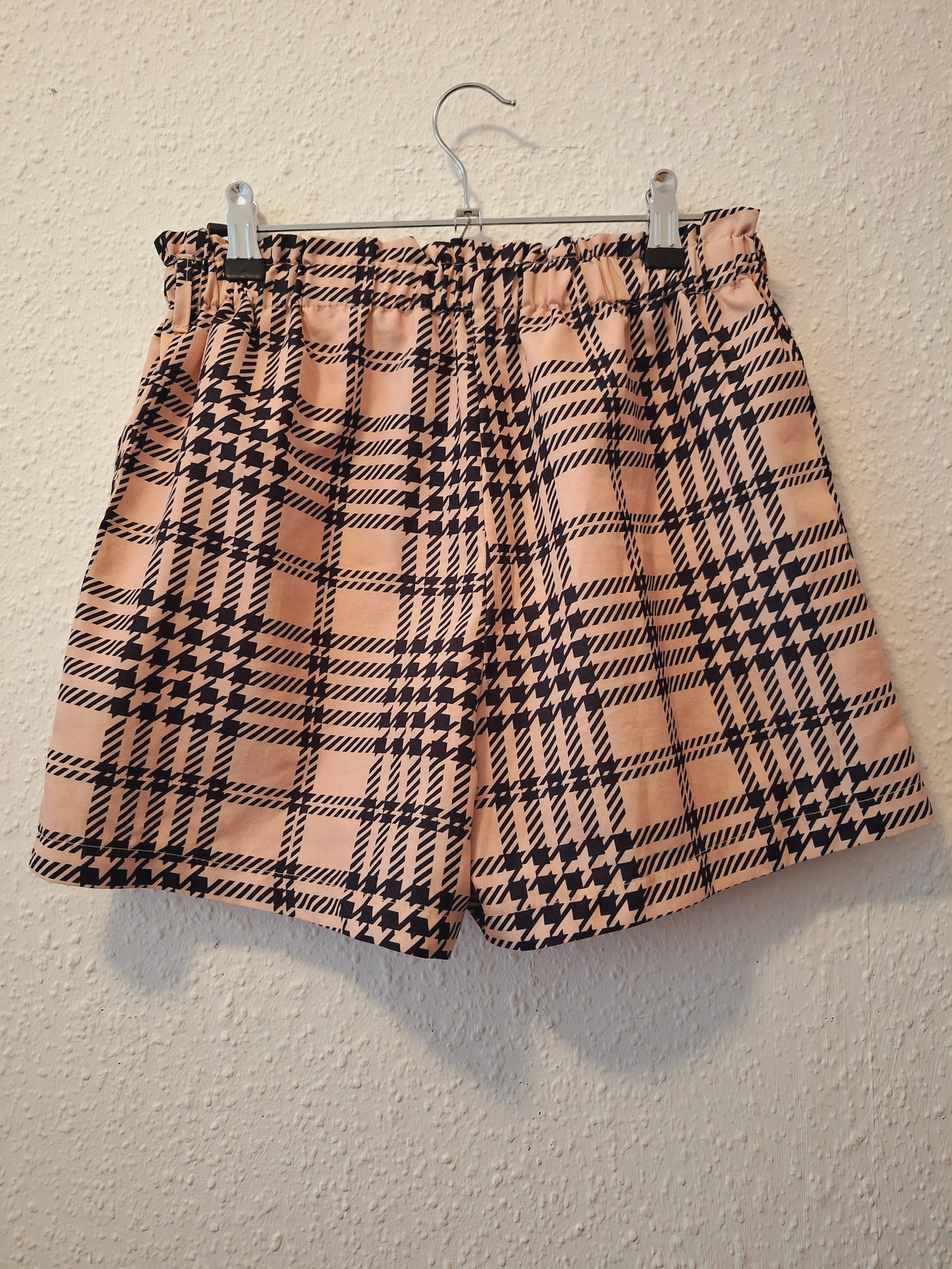 Kurze Sommerhose Hellbraun-Schwarz Kariert 140