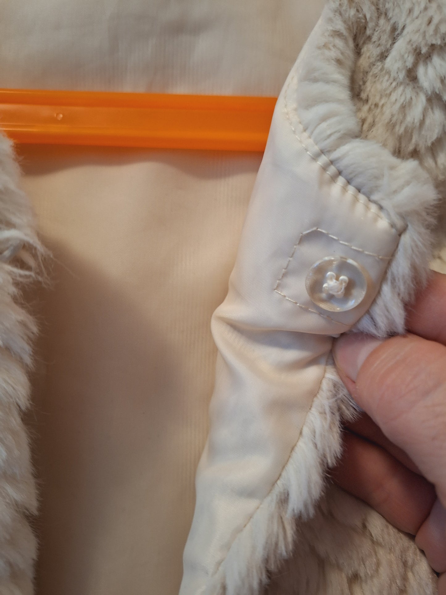 Flauschige Weste beige 110/116