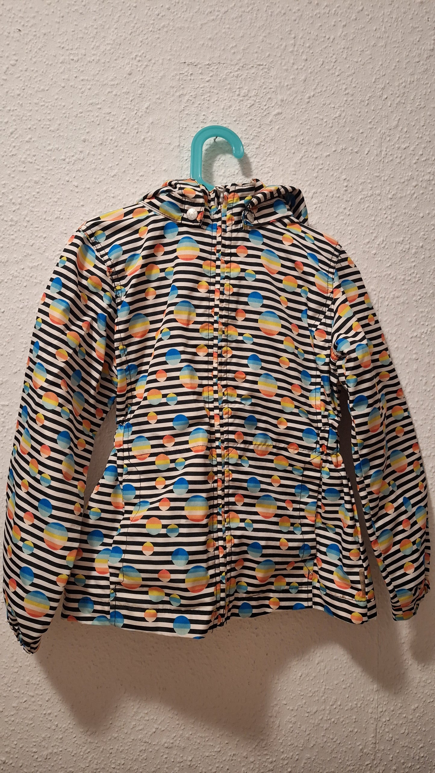 Farbenfrohe Regenjacke