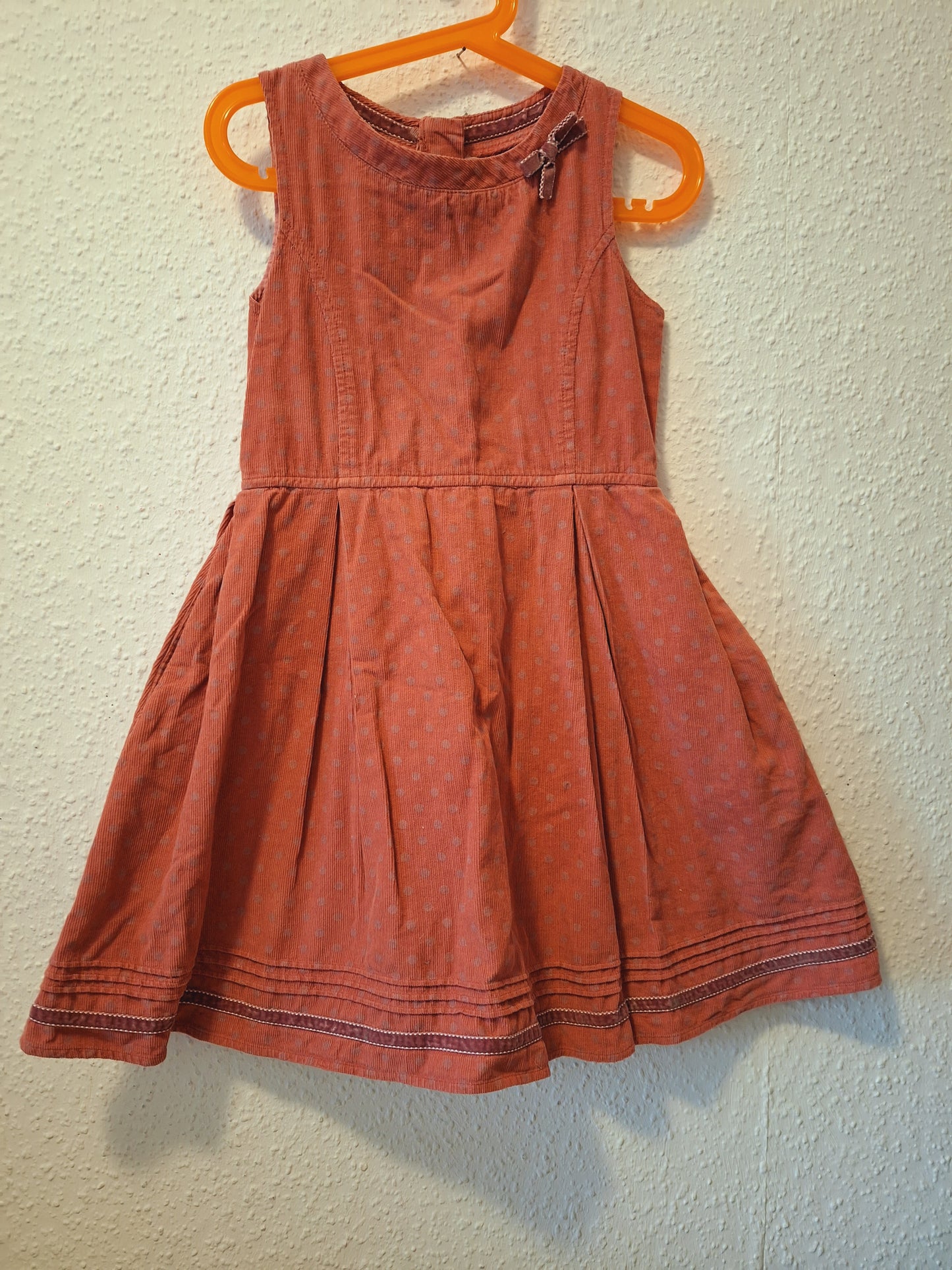 Cordkleid Altrosa mit Pünktchen 122