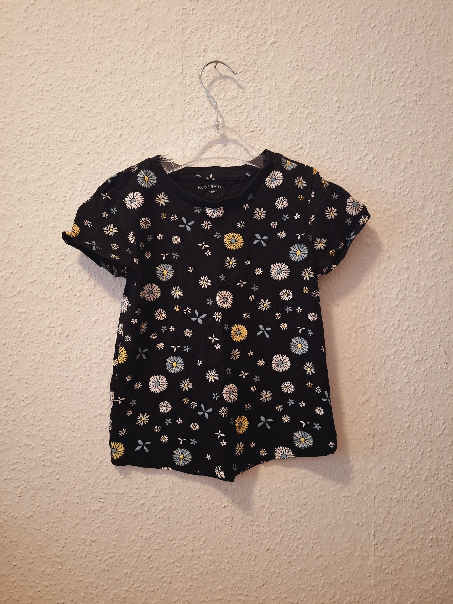 Schwarzes Shirt mit Blumen Print