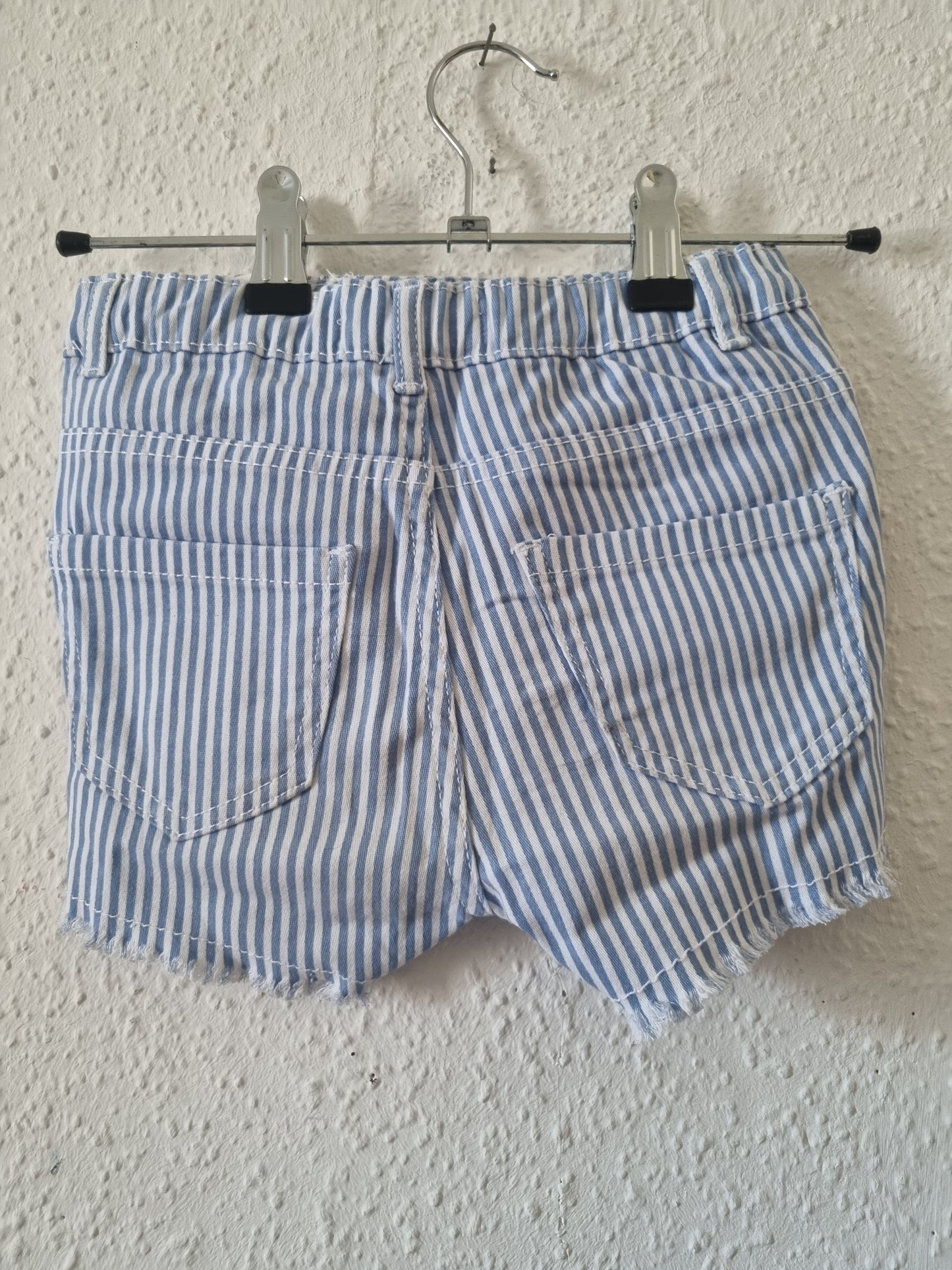 Jeansshort blau-weiß gestreift 122