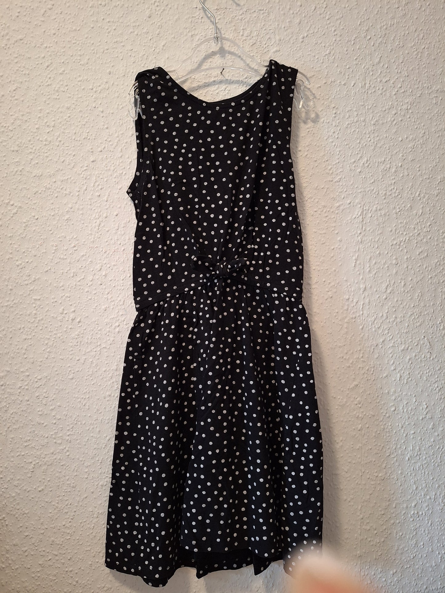 Kleid mit weißen Punkten