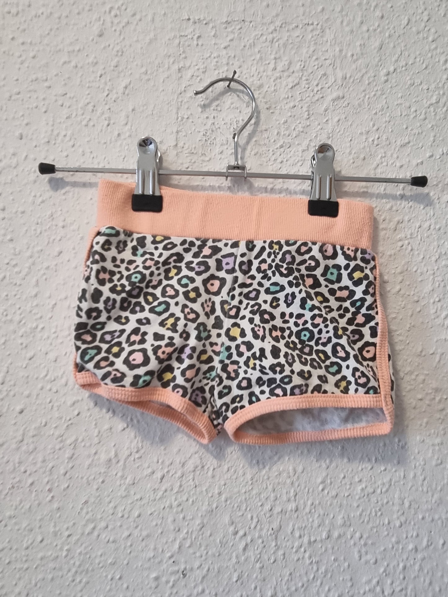 Stoffshort in buntem animal Print 74