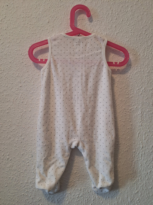 Weißer Samt-Strampler von C&A in Größe 68