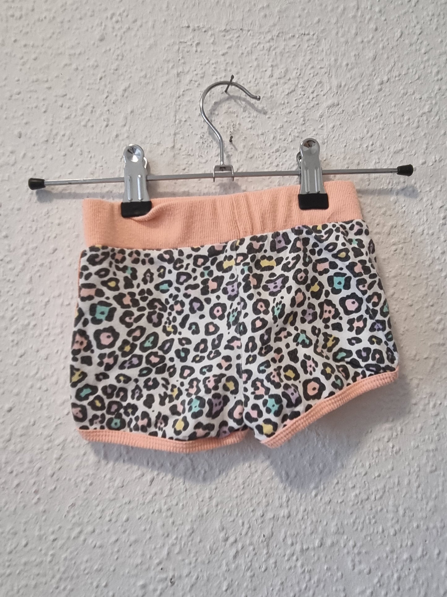 Stoffshort in buntem animal Print 74