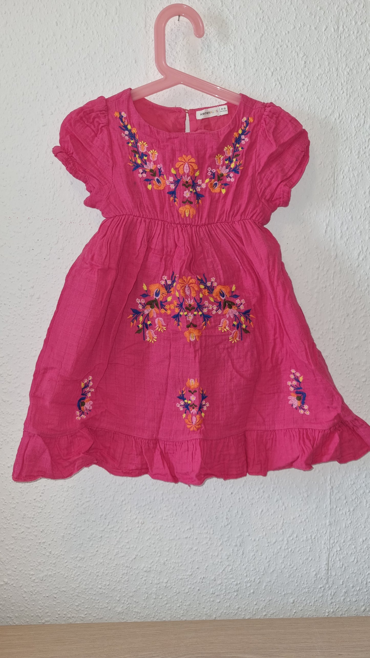 Besticktes Blumenkleid in Pink