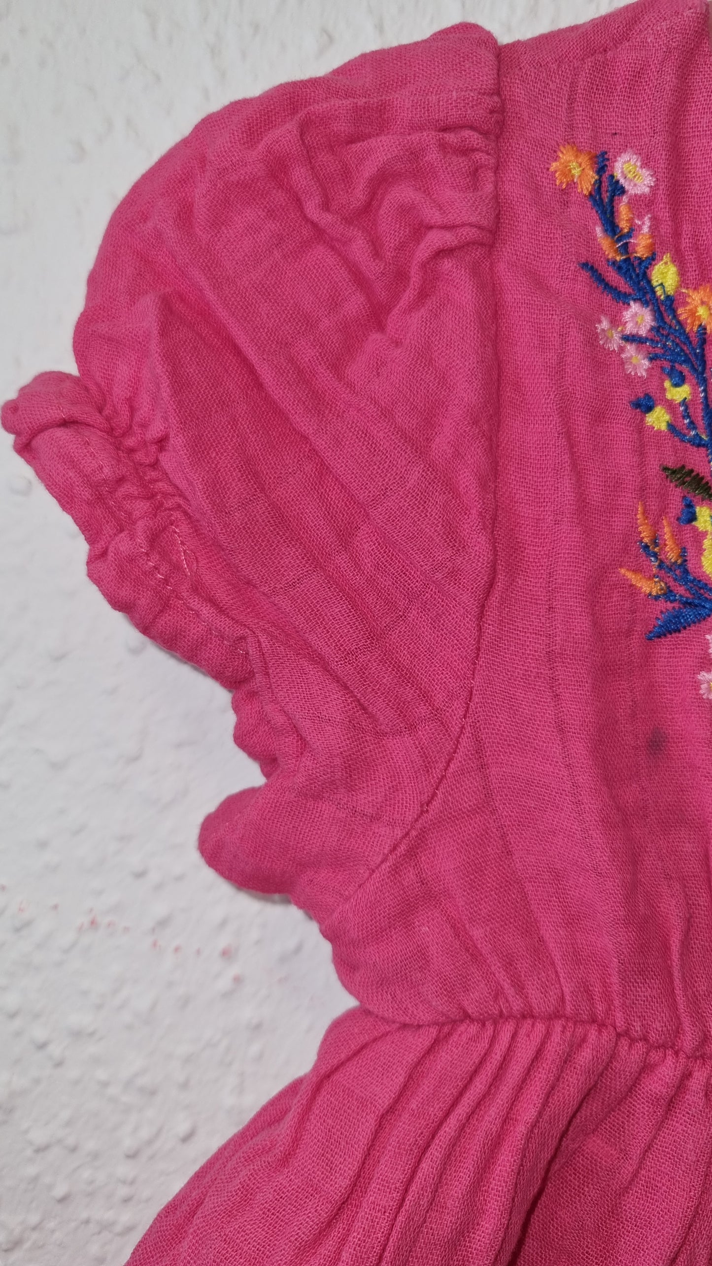 Besticktes Blumenkleid in Pink
