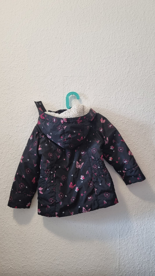 Winterjacke mit Kaputze im modernen Design