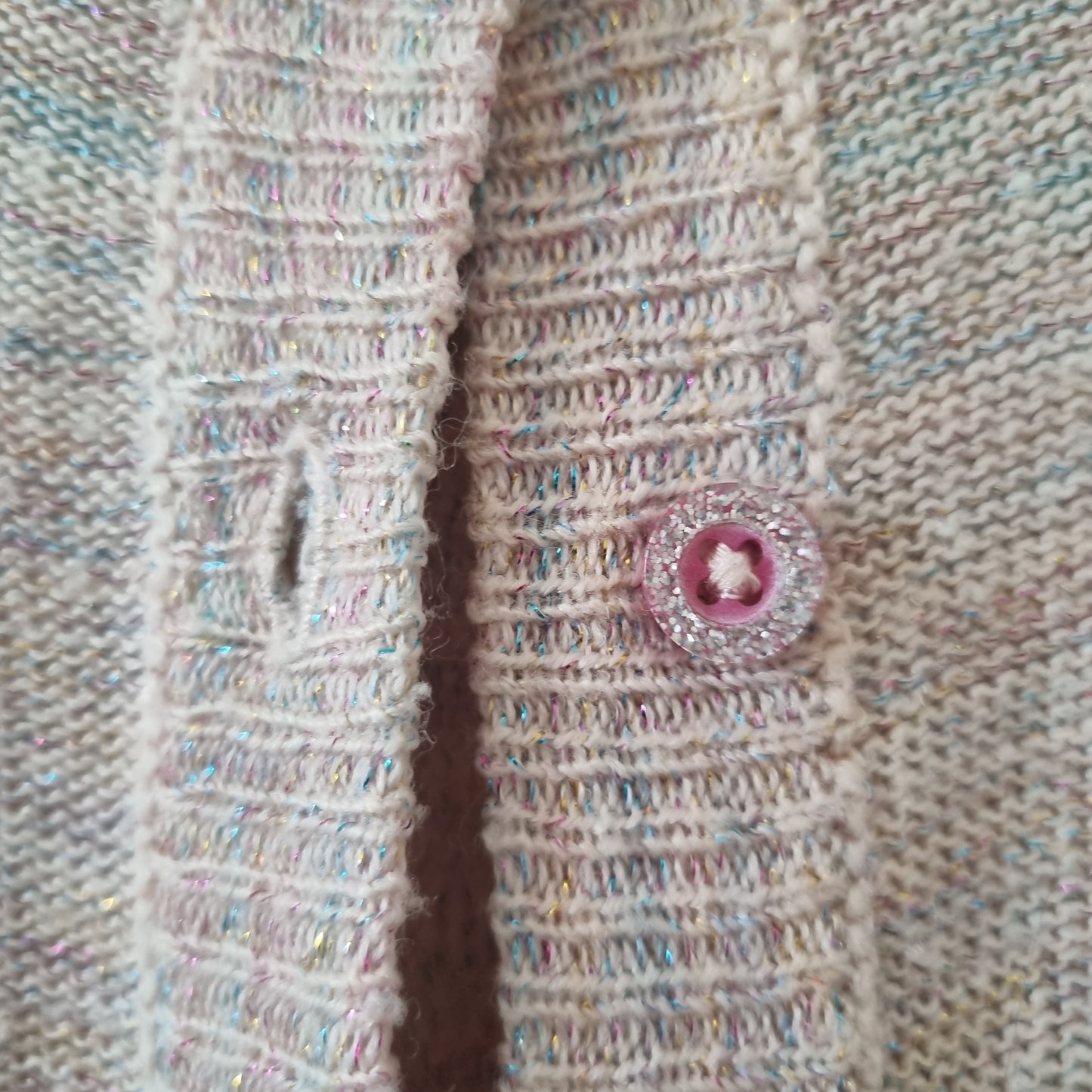 Glitzernde Strickjacke in Beige
