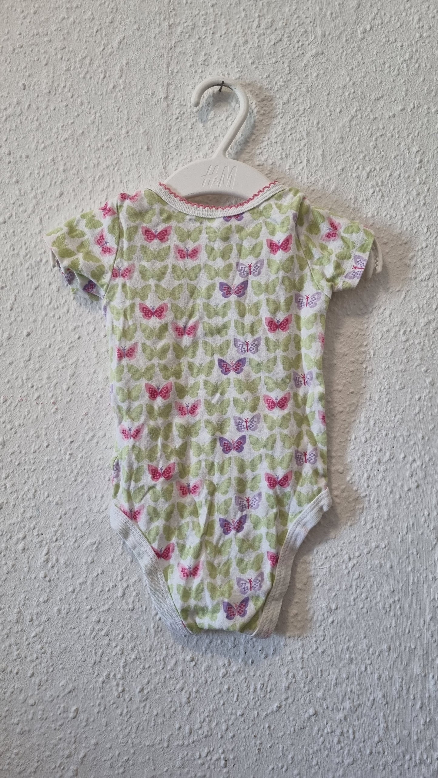Kurzarmbody mit Schmetterlingen
