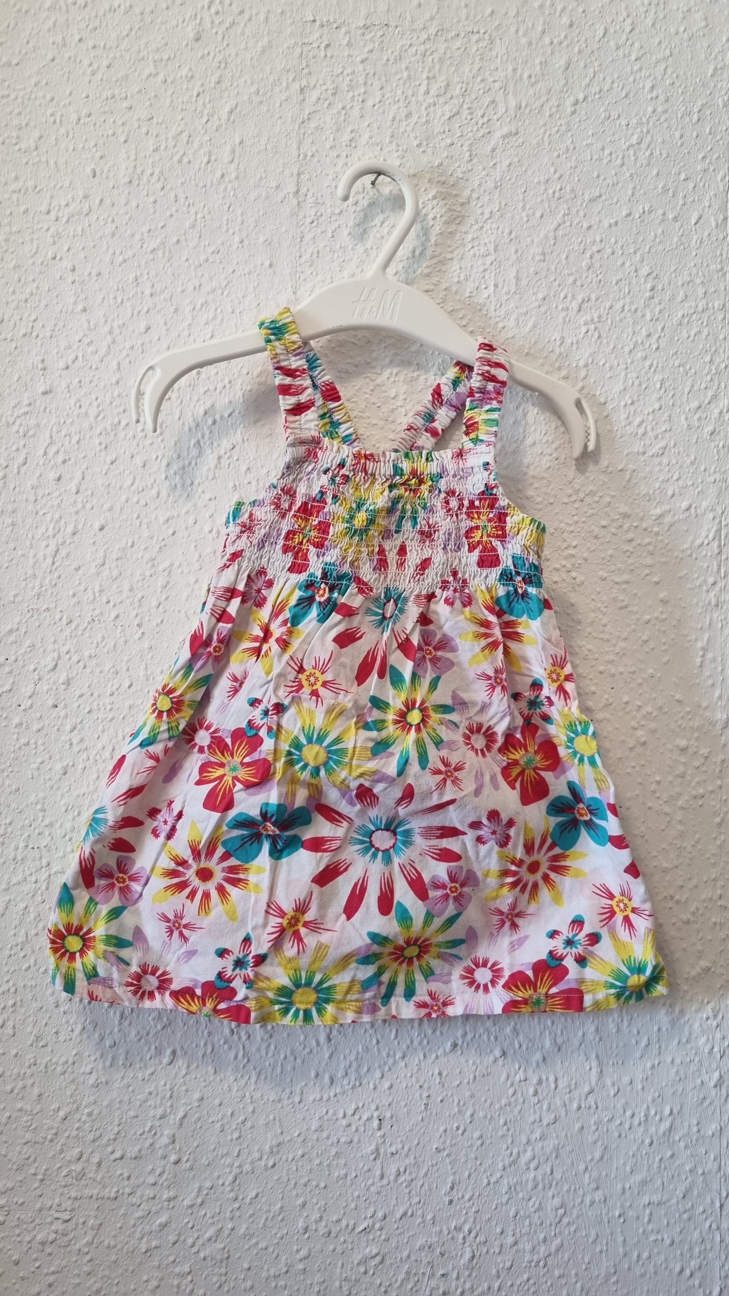 Blumiges Trägerkleid