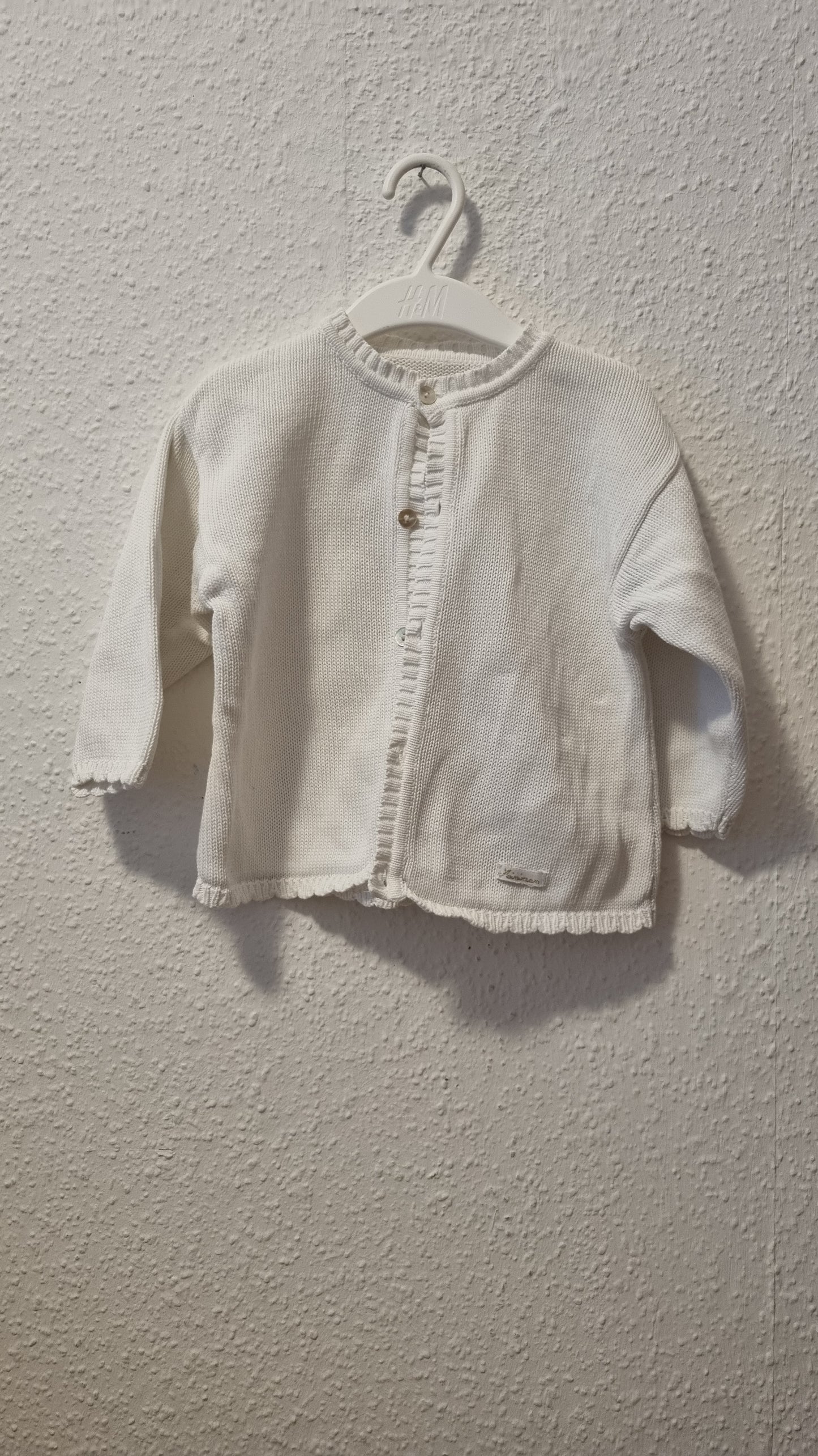 Weiße Strickjacke