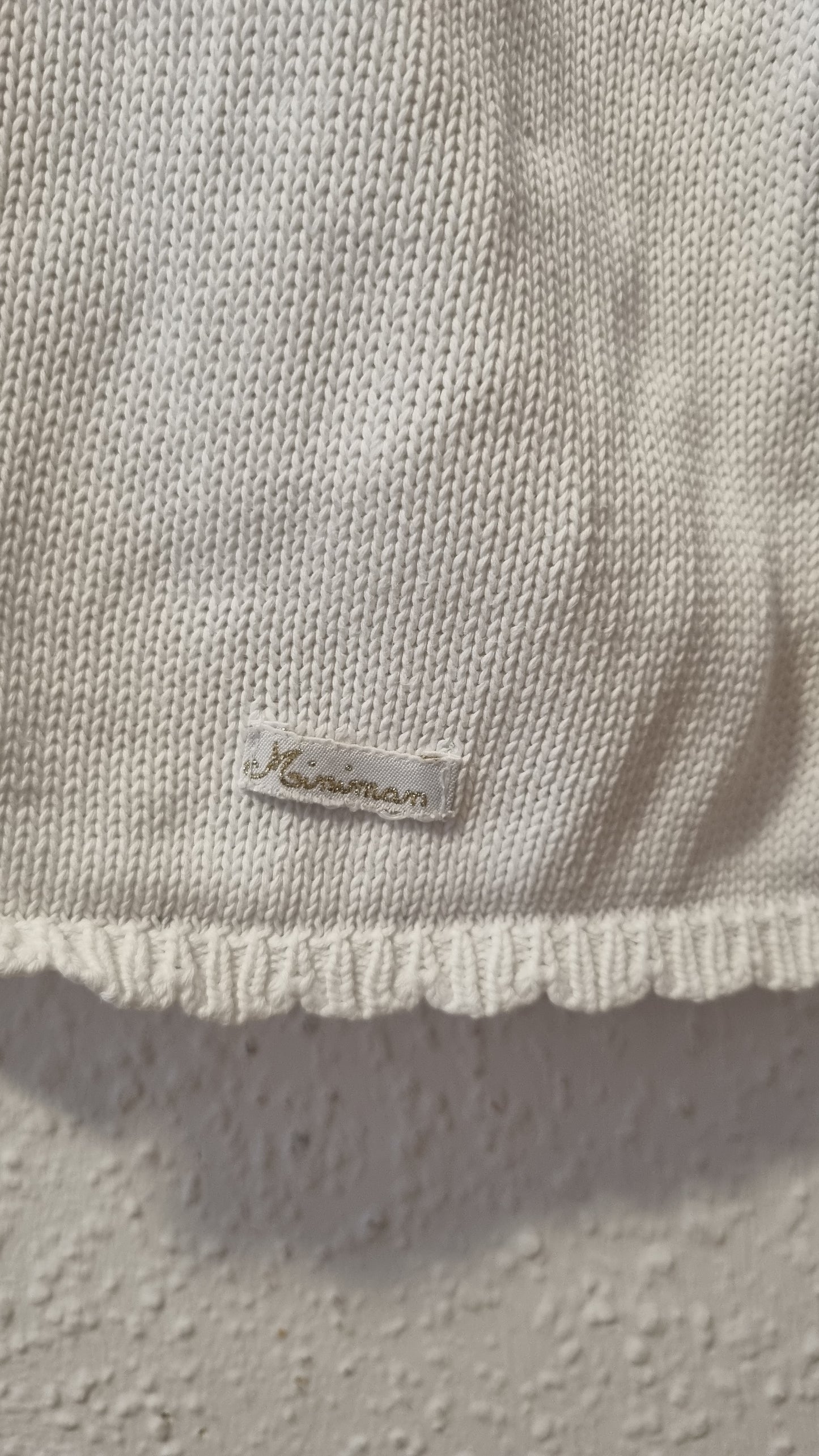 Weiße Strickjacke