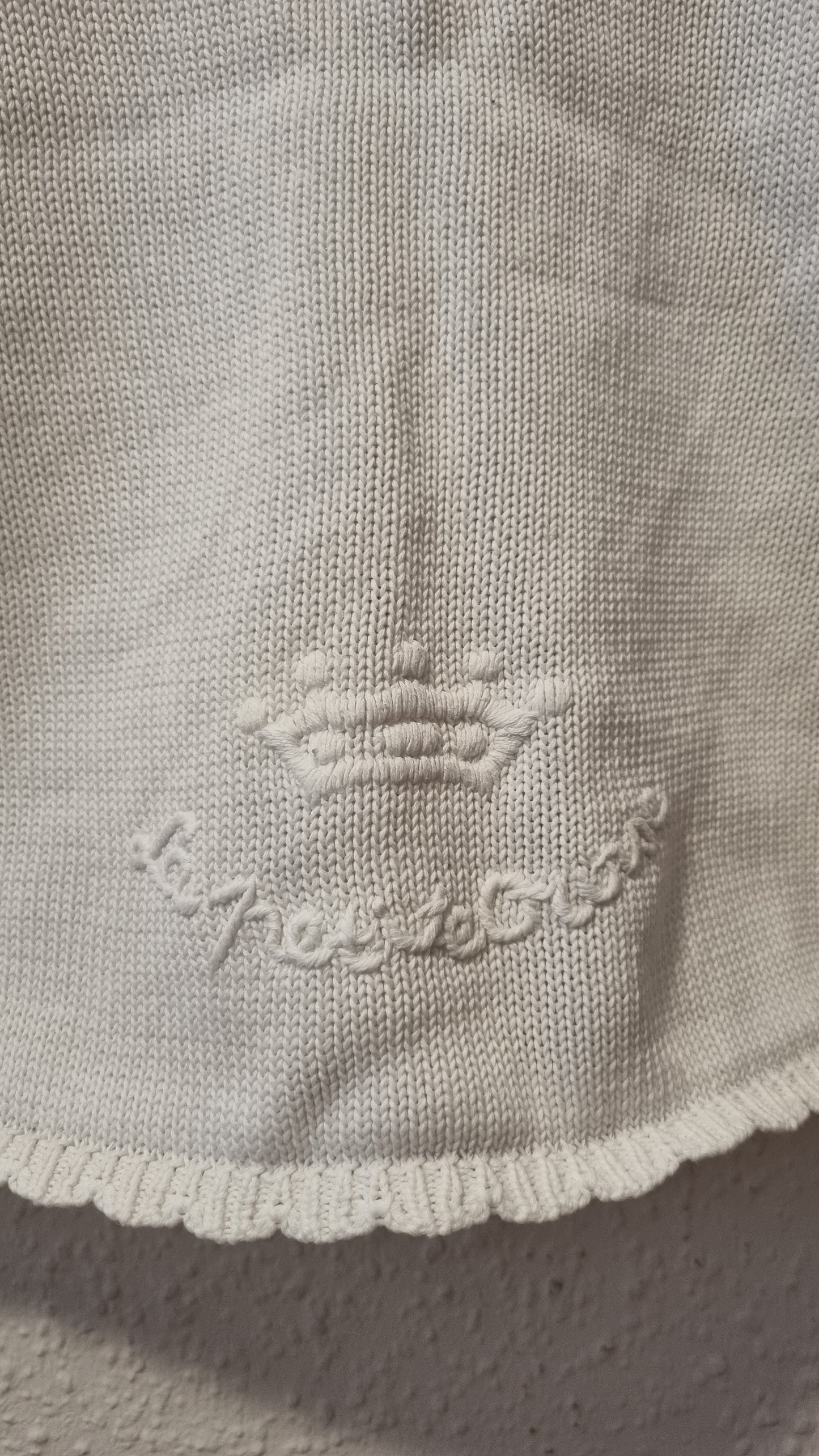 Weiße Strickjacke