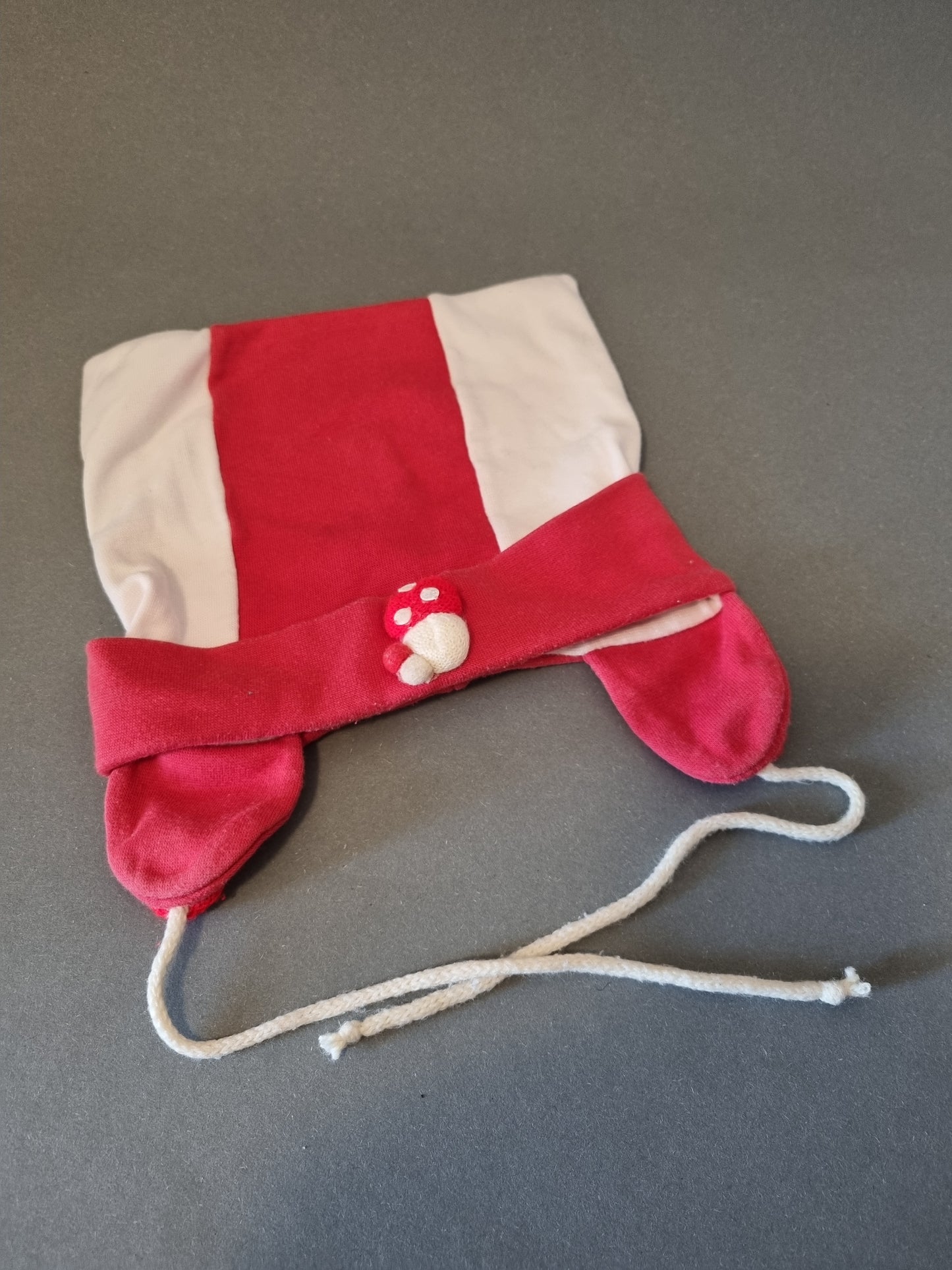 Viereckige Mütze Fliegenpilz 52