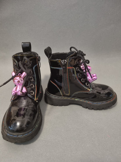 Schwarze gefütterte Stiefel