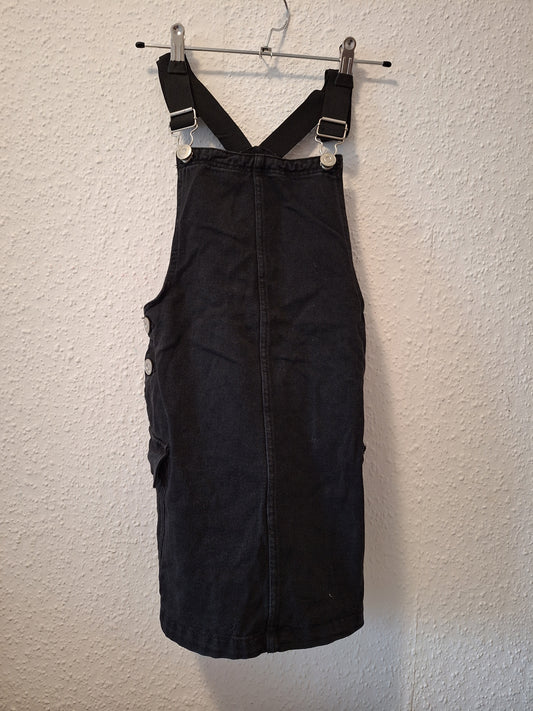 Schwarzes Latzkleid aus Jeans
