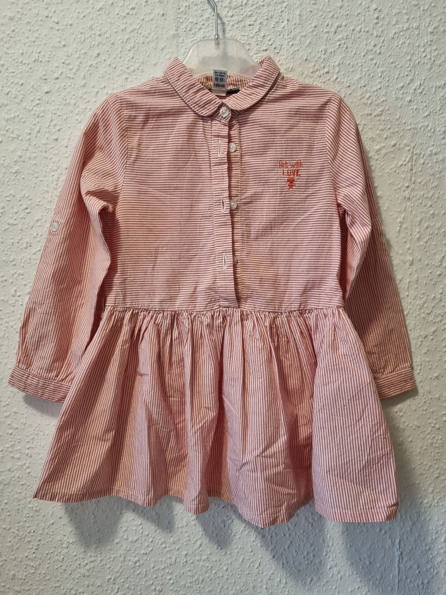 Rot und Weiß gestreifte Bluse