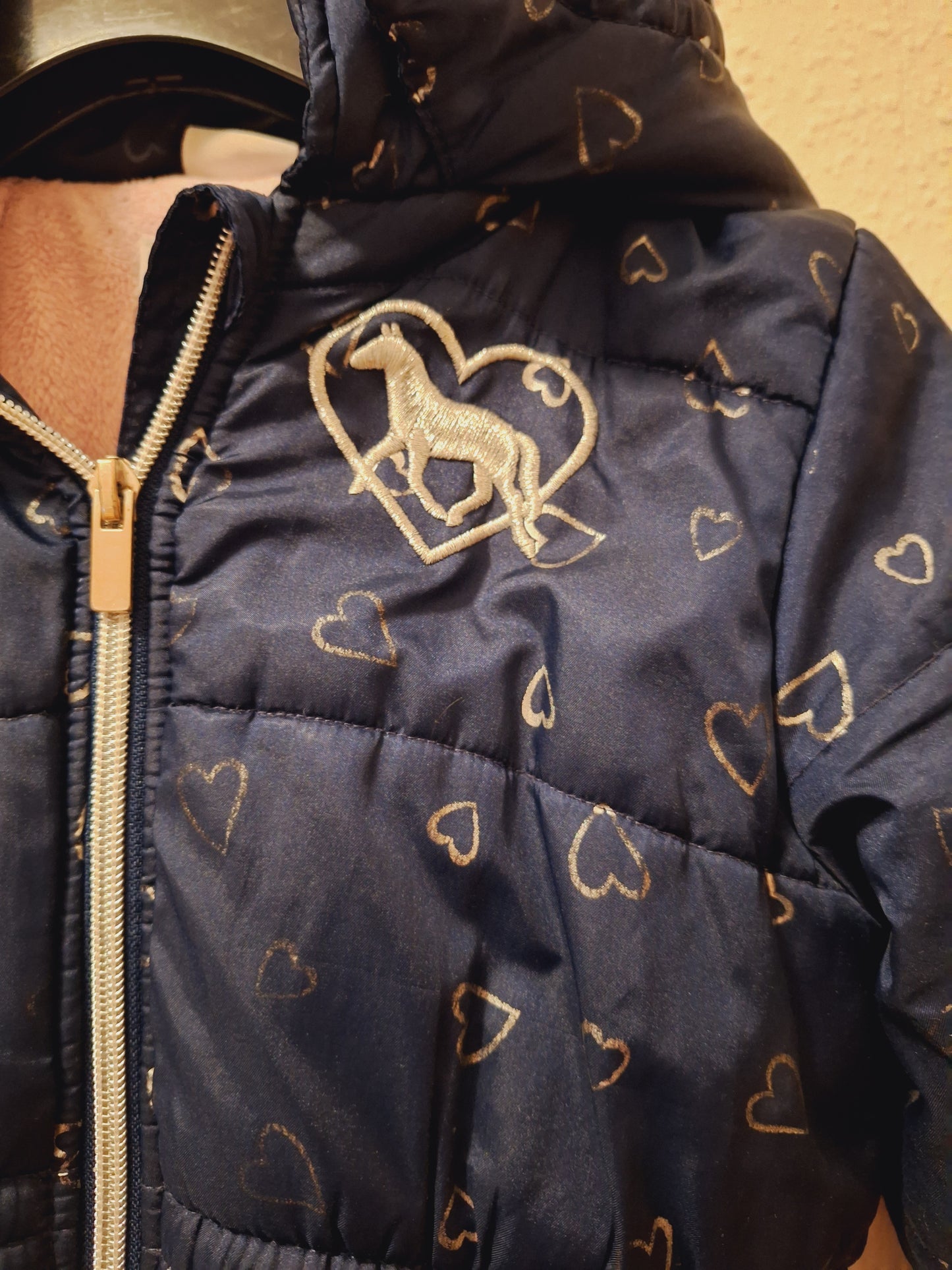 Winterjacke Dunkelblau mit Herzchen 122/128