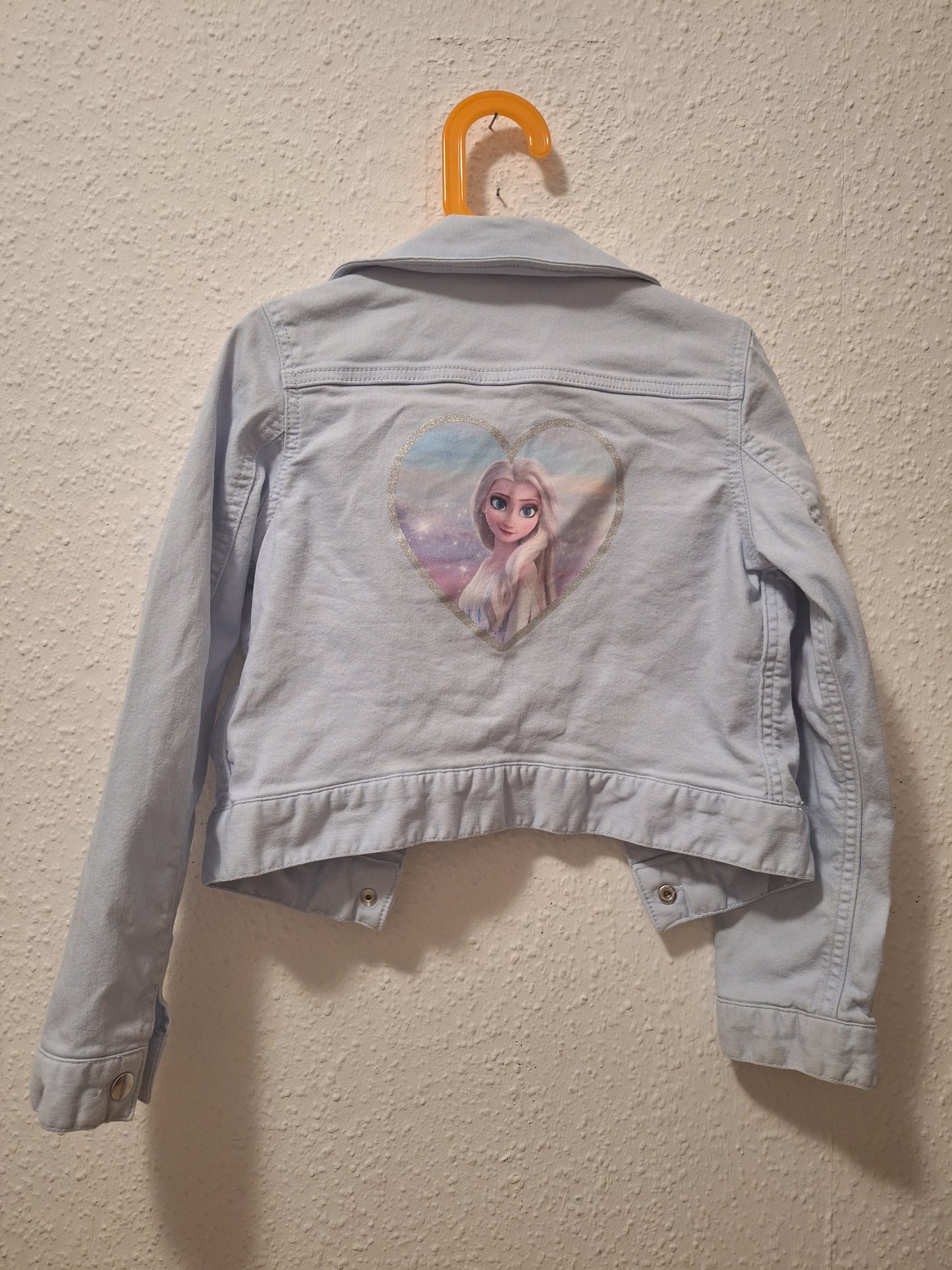 Hellblaue Jeansjacke mit Elsa 128