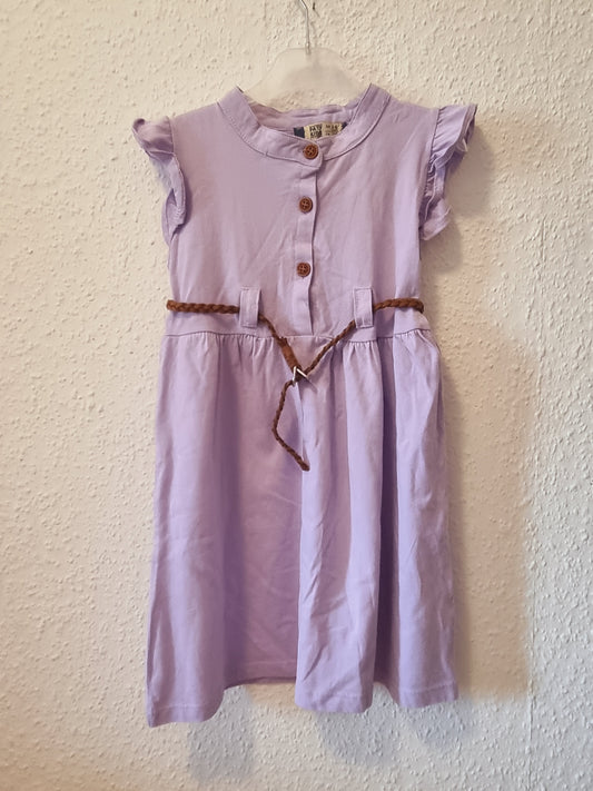 Lilafarbendes Kleid Schmetterlingsärmel 116