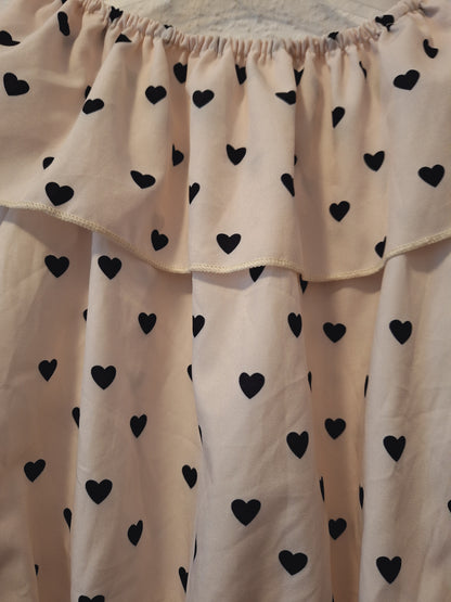 Weiße Langarm Off-Shoulder Bluse mit schwarzen Herzen 116/122