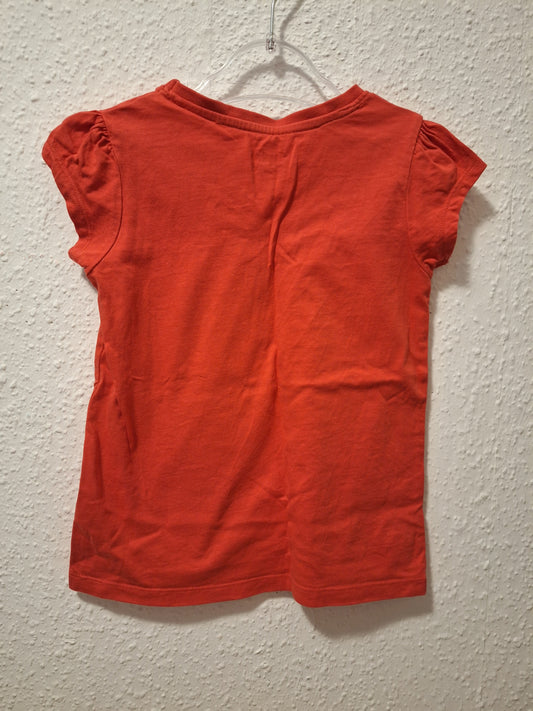 Rotes T-Shirt mit Blumen