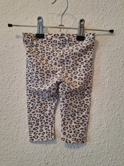 Weiße Legging mit geparden Muster von H&M in Größe 68