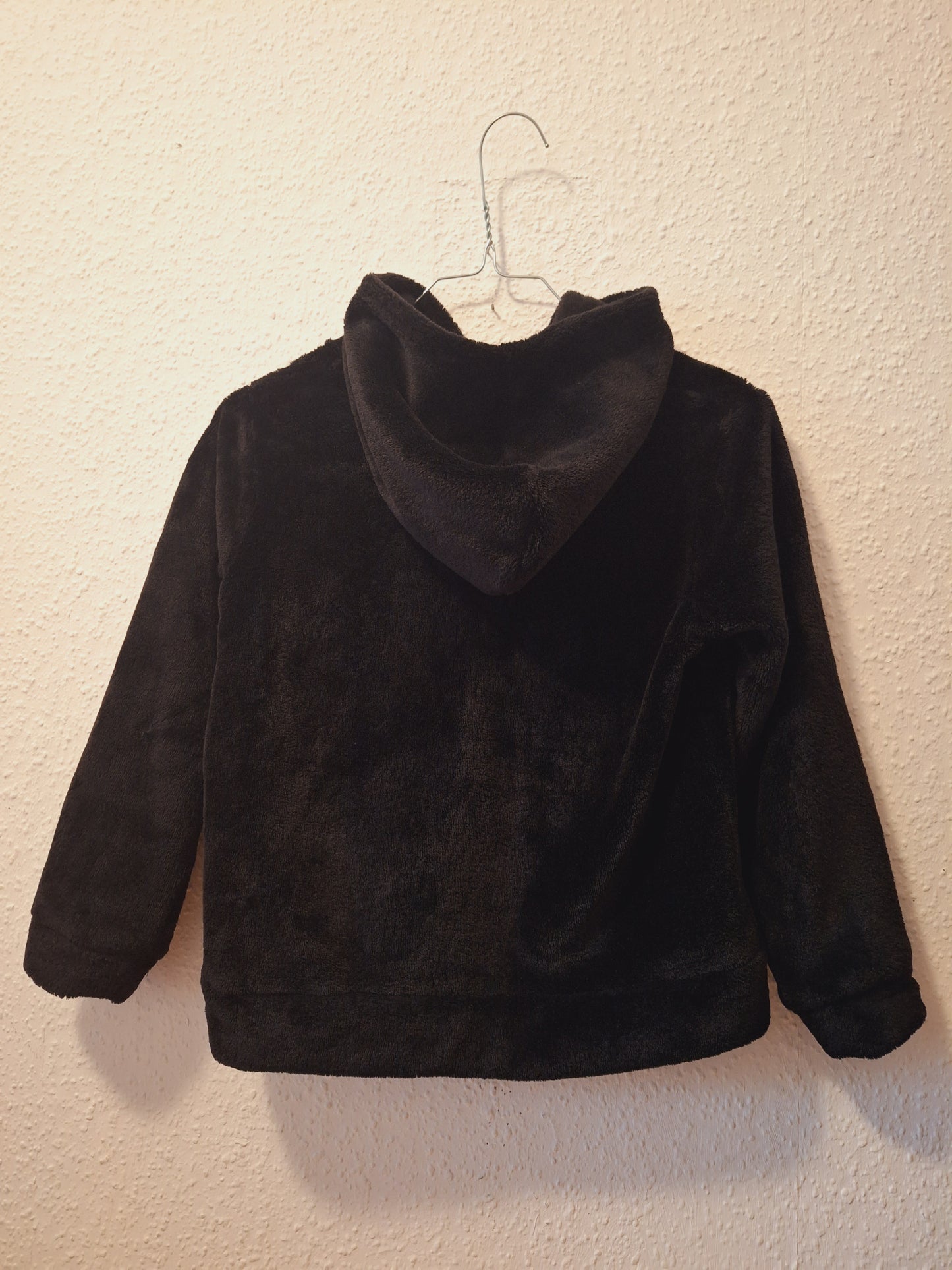 Flauschiger Hoodie in Schwarz 122/128