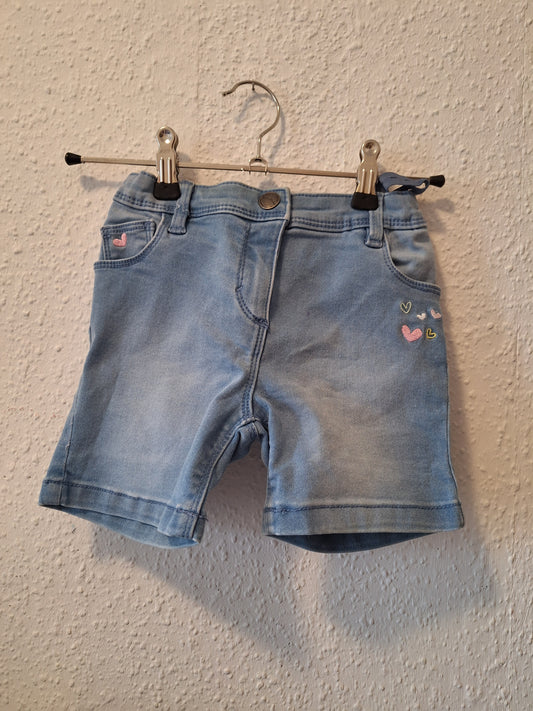 Jeans-Short mit Herzchen