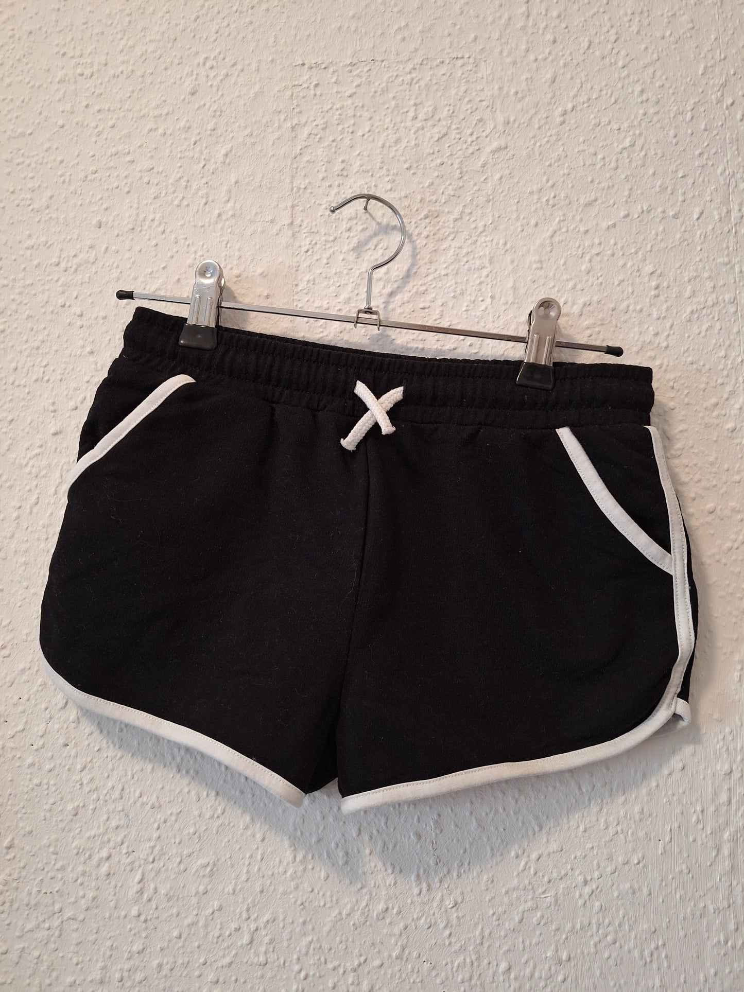 Short in Schwarz