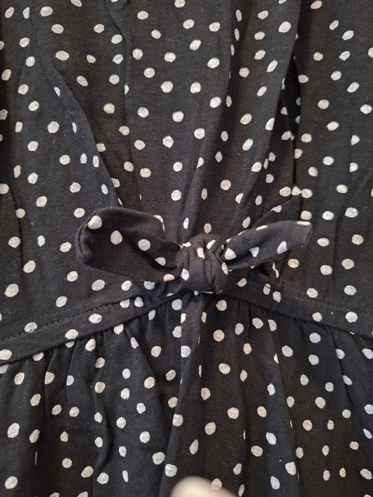 Kleid mit weißen Punkten