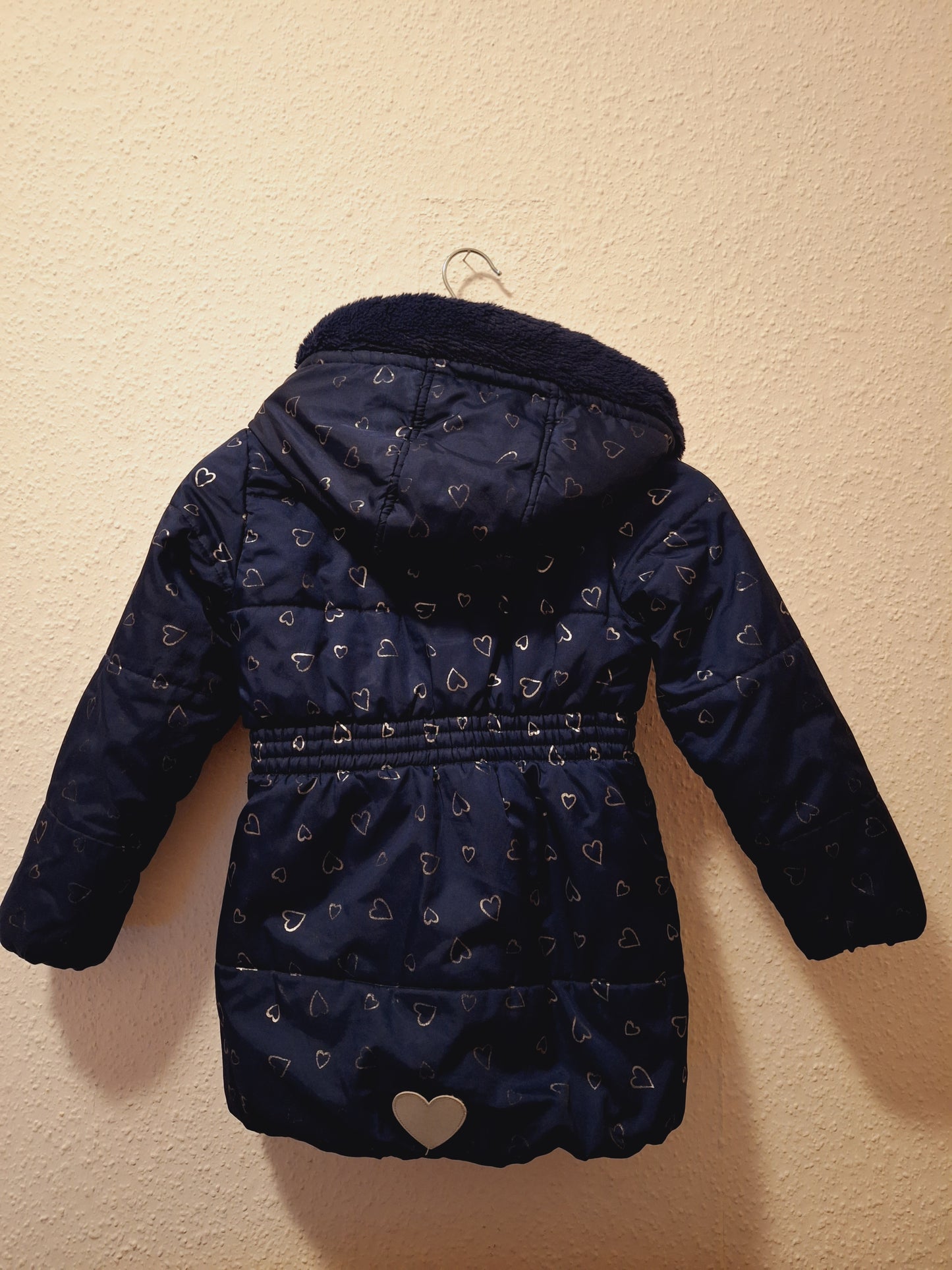 Winterjacke Dunkelblau mit Herzchen 122/128