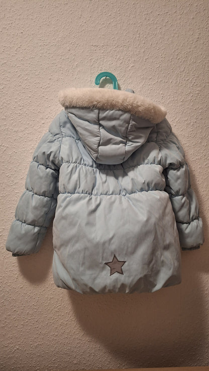 Hellblaue Winterjacke mit Kaputze