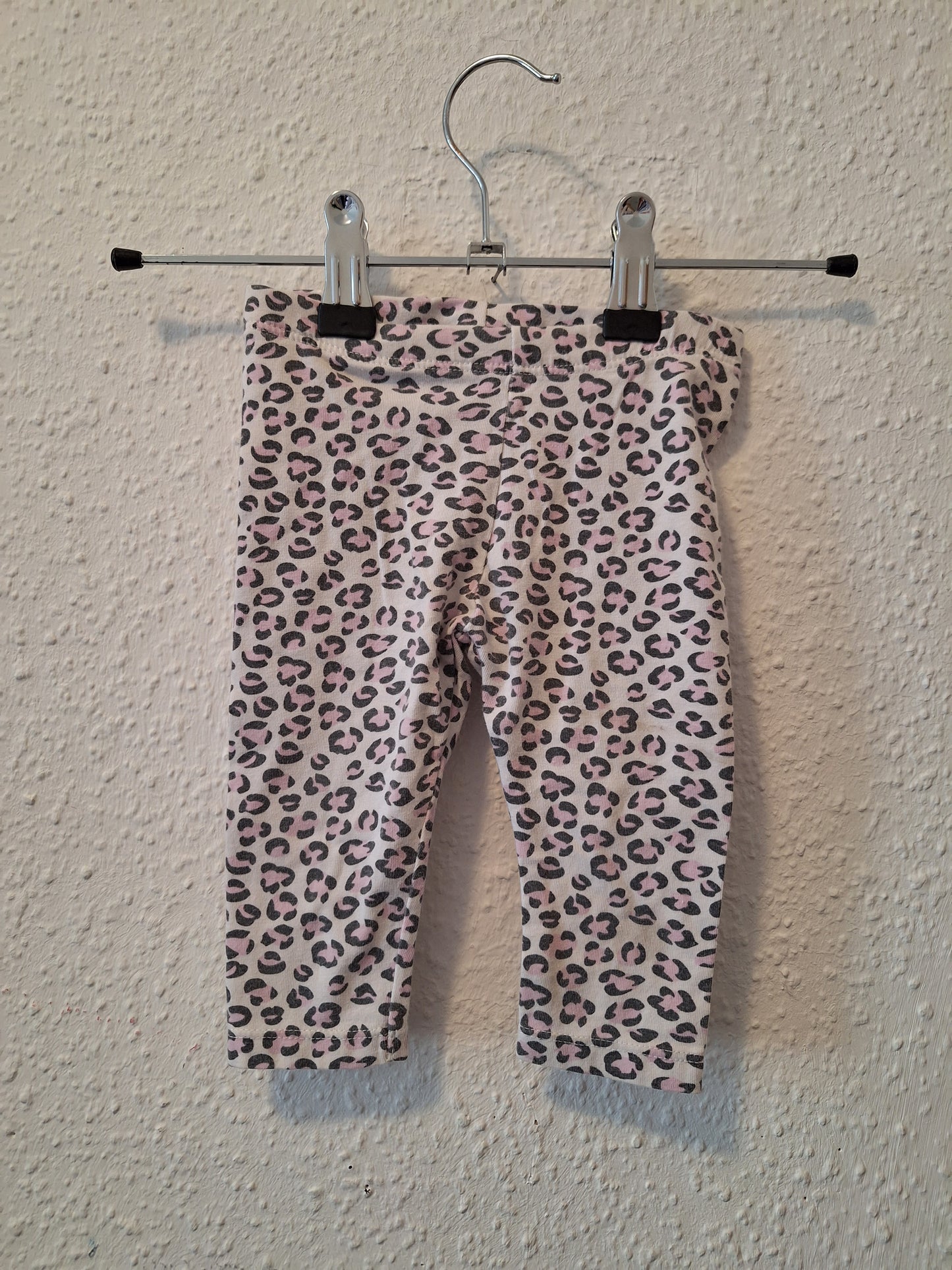 Weiße Legging mit geparden Muster von H&M in Größe 68
