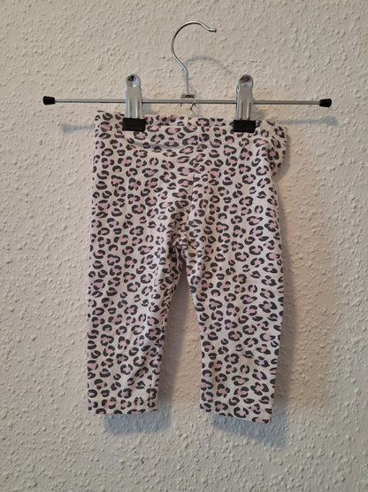Weiße Legging mit geparden Muster von H&M in Größe 68