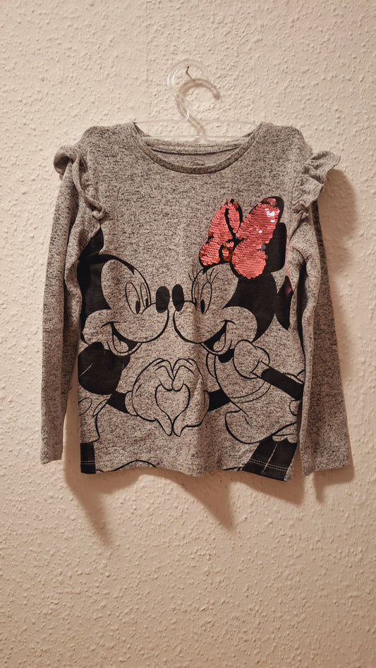 Verspielter Paillettenpulli