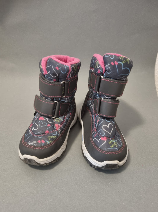 Schneeboots mit Herzchen