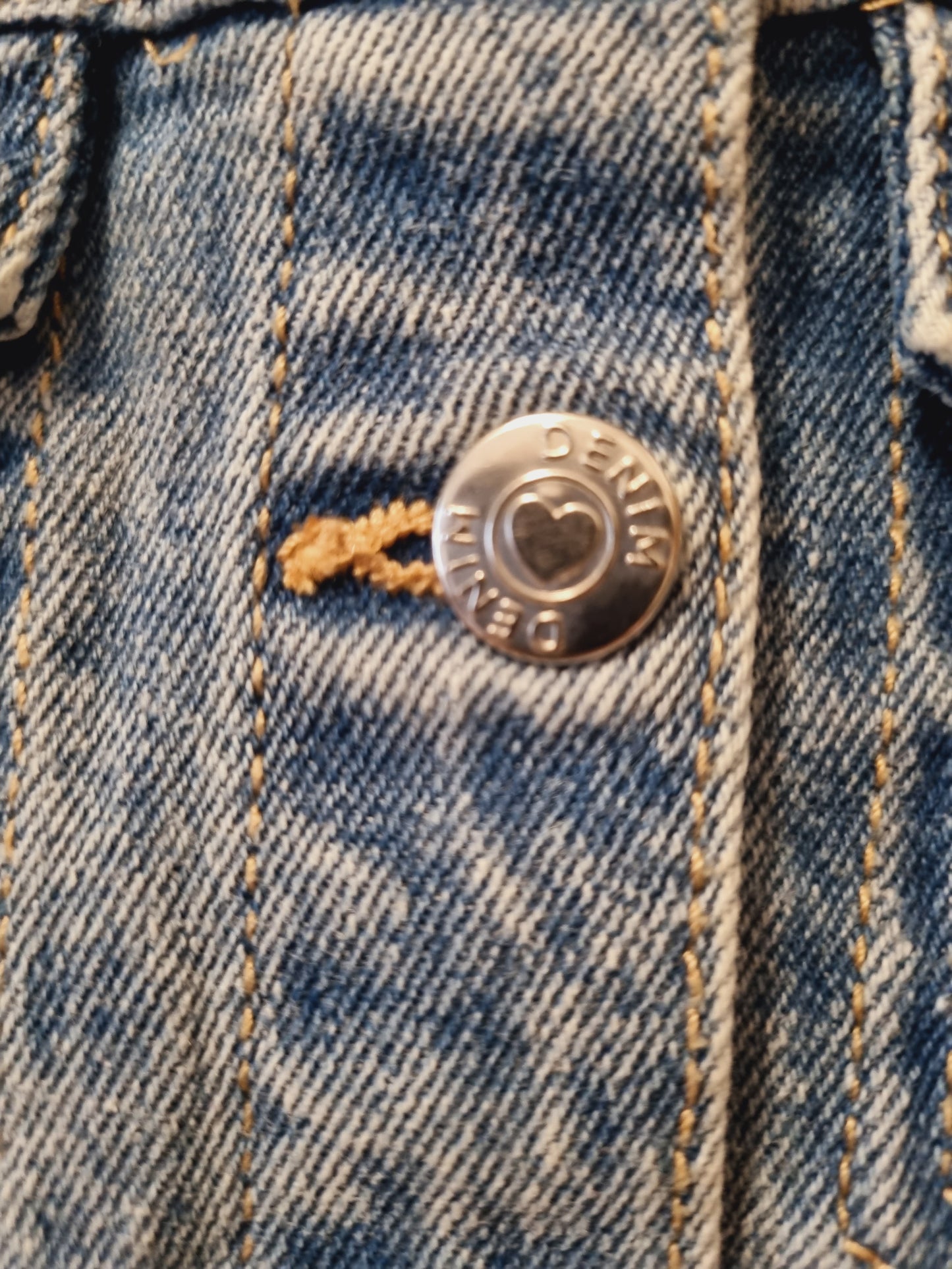 Jeansjacke mit Stickerei
