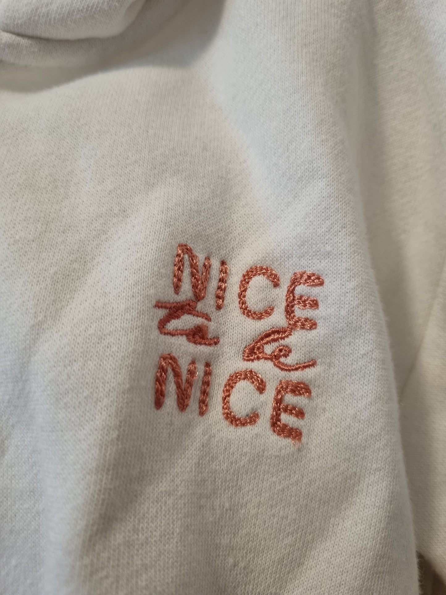 Weiße Sweatjacke mit Kapuze 122