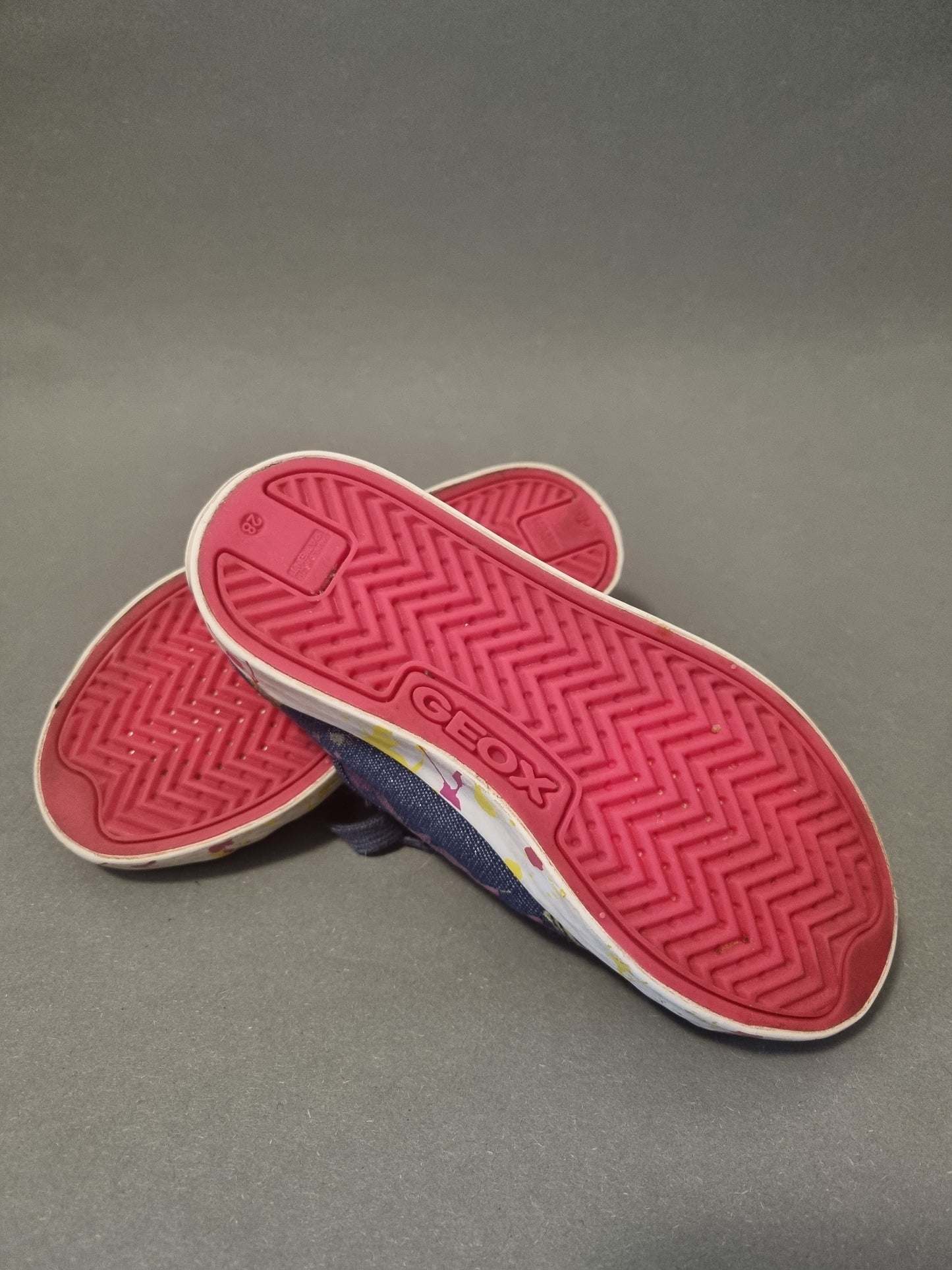 Halbschuhe im blauen Schimmerlook